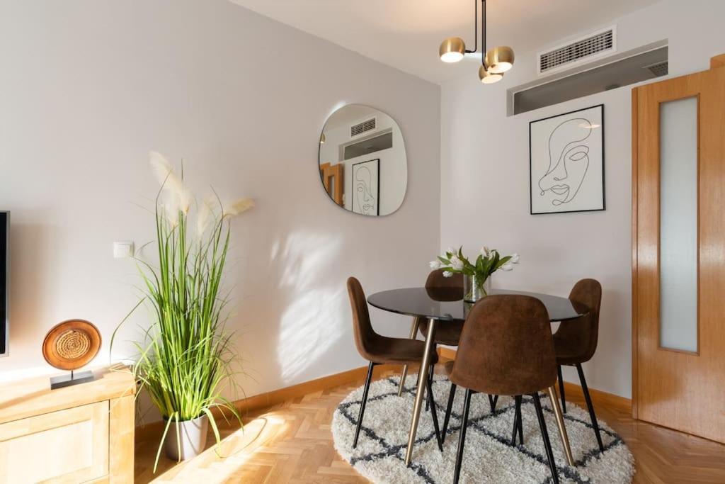 Vivienda Con Zona De Trabajo, Piscina Y Parking Lejlighed Madrid Eksteriør billede