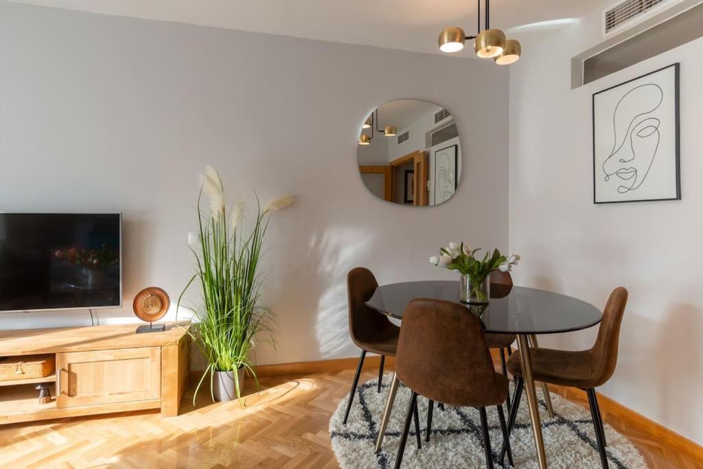 Vivienda Con Zona De Trabajo, Piscina Y Parking Lejlighed Madrid Eksteriør billede