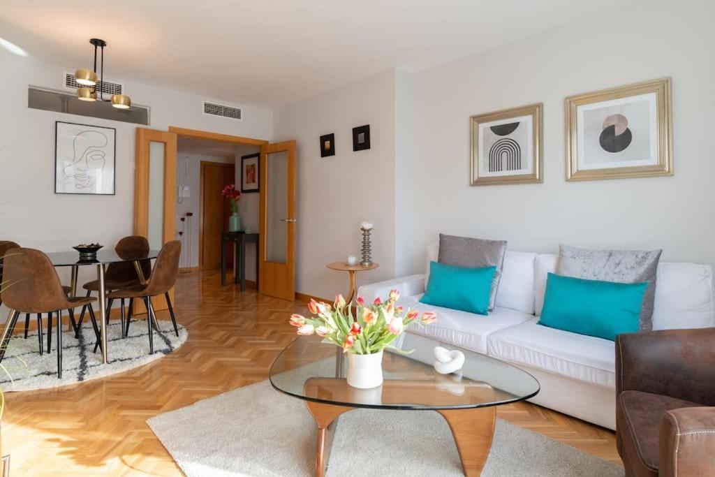 Vivienda Con Zona De Trabajo, Piscina Y Parking Lejlighed Madrid Eksteriør billede