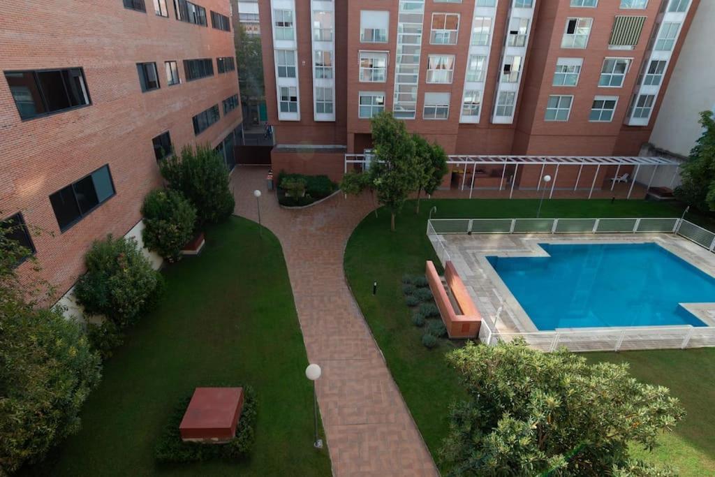 Vivienda Con Zona De Trabajo, Piscina Y Parking Lejlighed Madrid Eksteriør billede