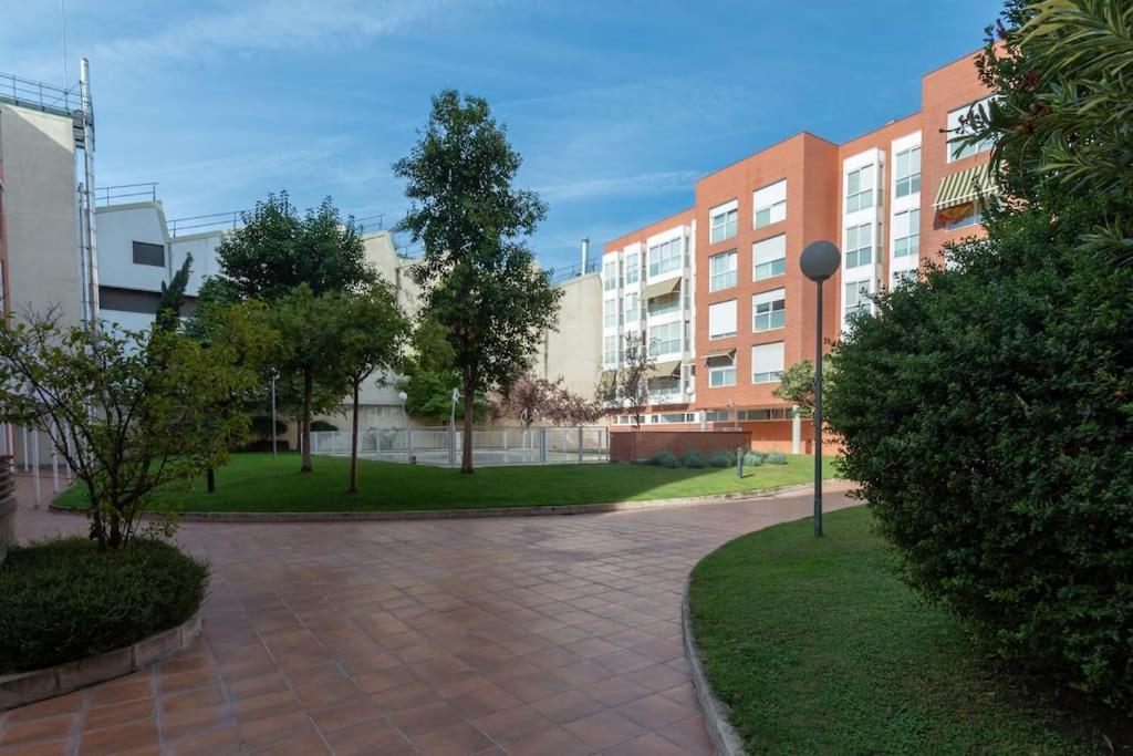 Vivienda Con Zona De Trabajo, Piscina Y Parking Lejlighed Madrid Eksteriør billede