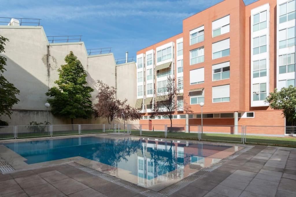 Vivienda Con Zona De Trabajo, Piscina Y Parking Lejlighed Madrid Eksteriør billede