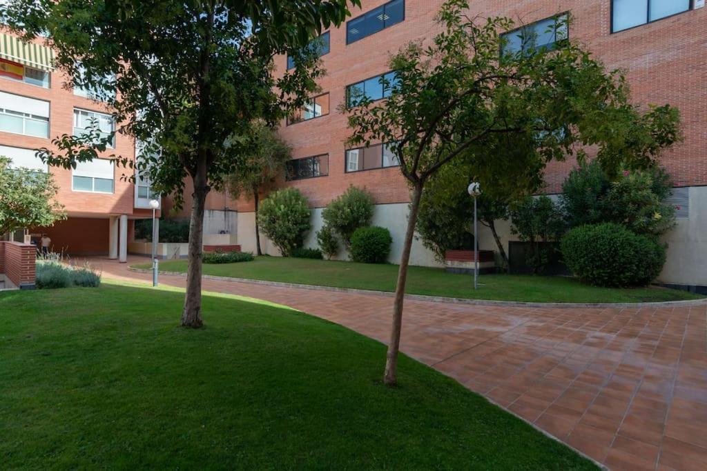 Vivienda Con Zona De Trabajo, Piscina Y Parking Lejlighed Madrid Eksteriør billede