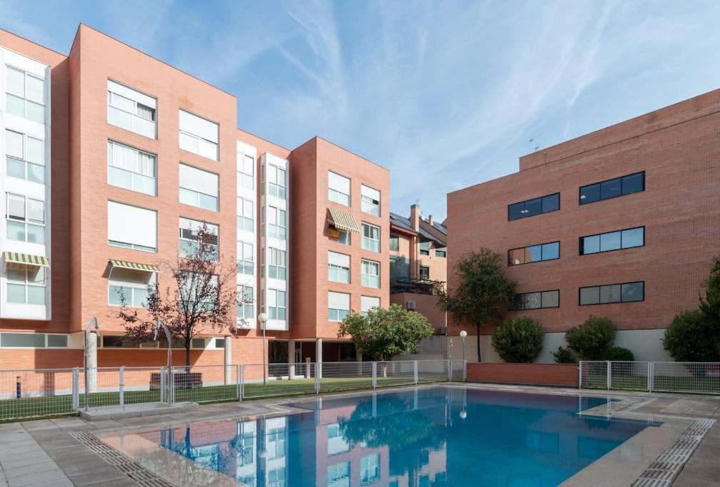 Vivienda Con Zona De Trabajo, Piscina Y Parking Lejlighed Madrid Eksteriør billede